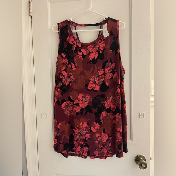 Livvi women’s activewear top (NWT) - Picture 1 of 5